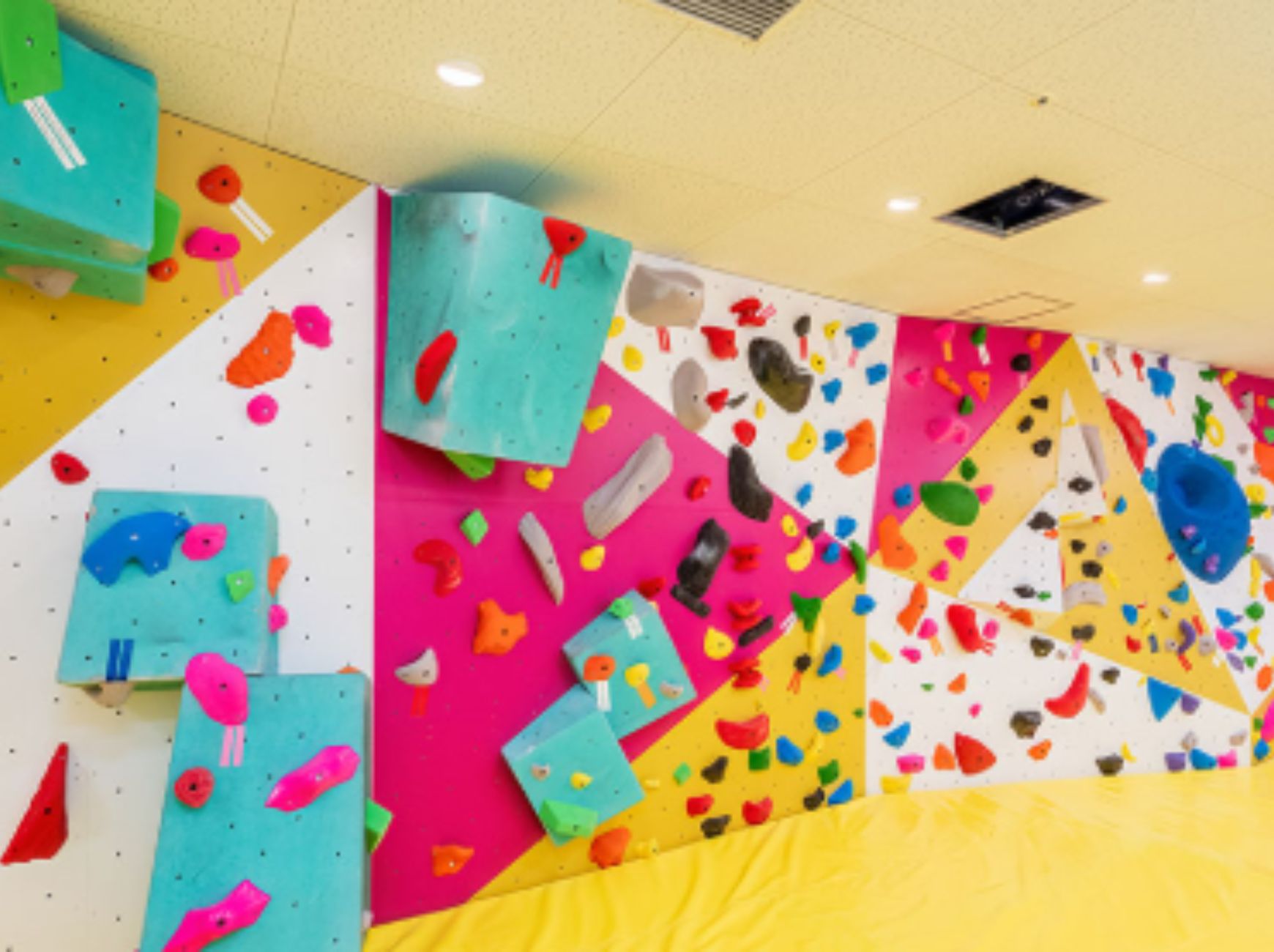 運動能力や思考力アップ！大阪で子どもがボルダリングを楽しめる施設